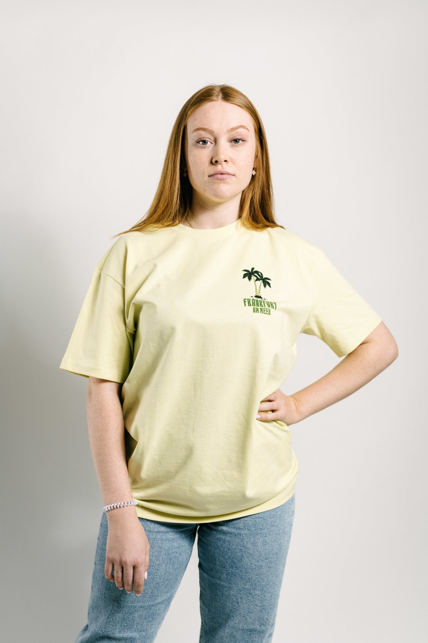 Gelbes T-Shirt mit "Frankfurt am Meer" Print