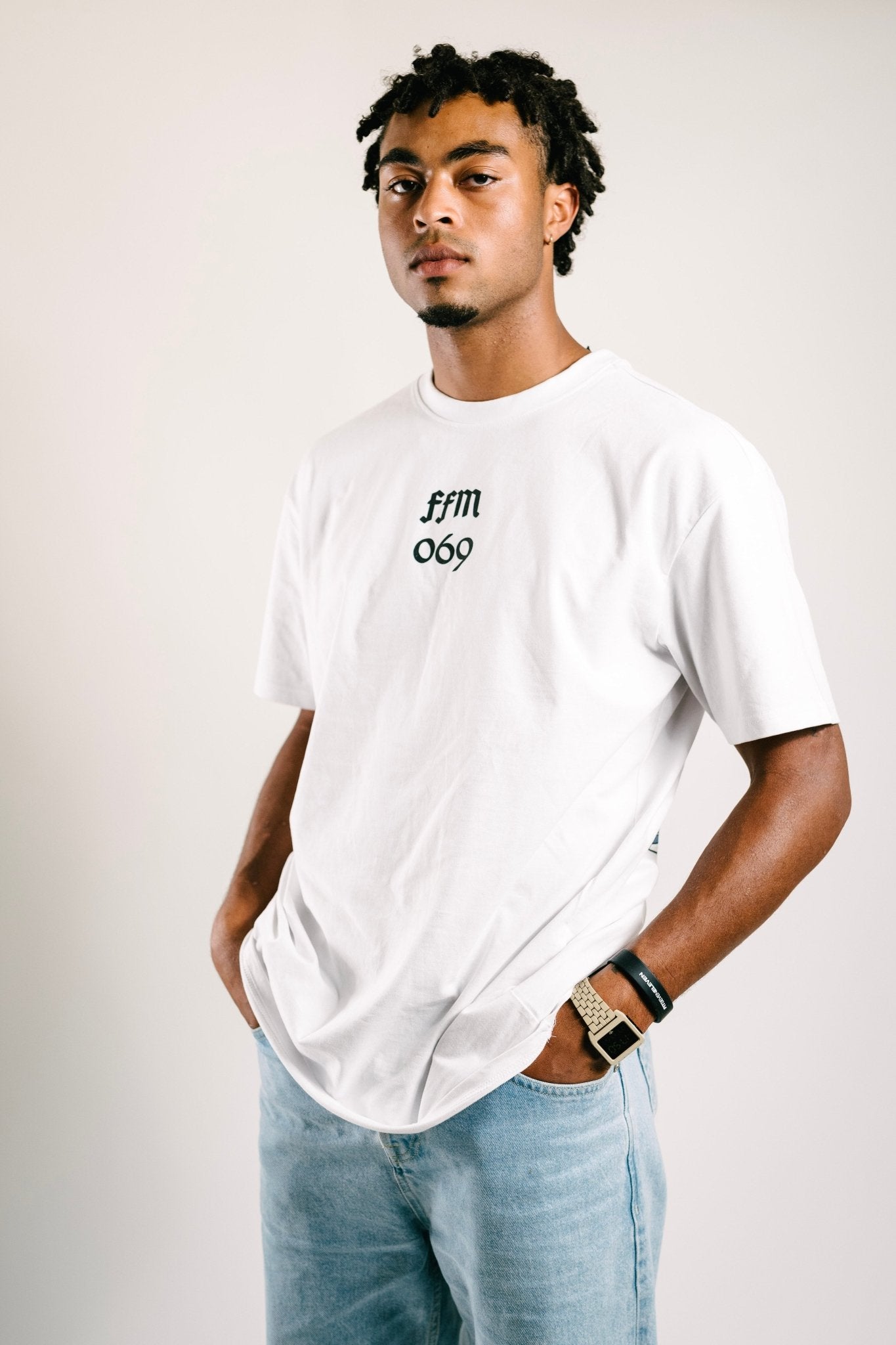 Weißes T-Shirt mit Adler Backprint - Frankfurt am Meme