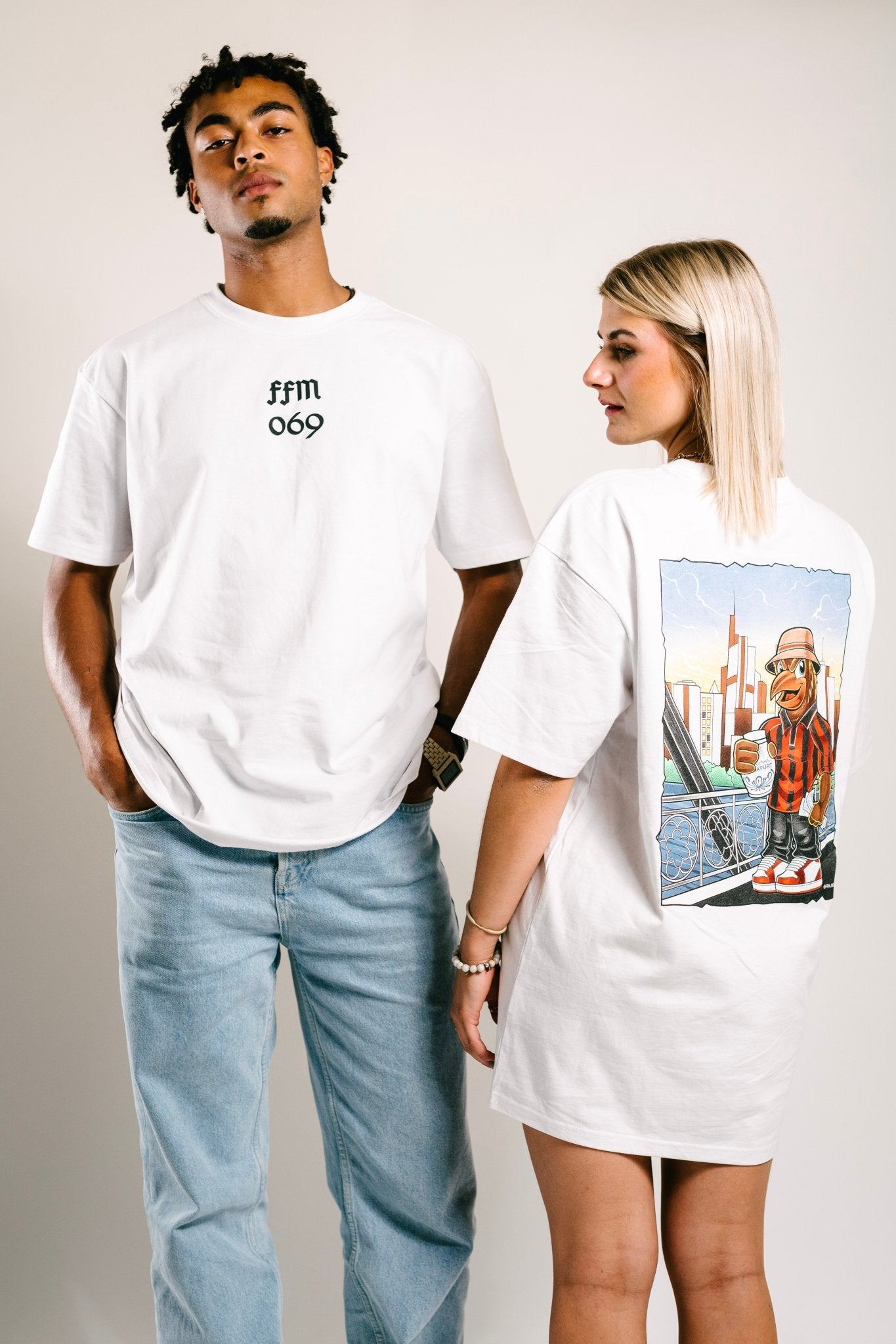 Weißes T-Shirt mit Adler Backprint - Frankfurt am Meme