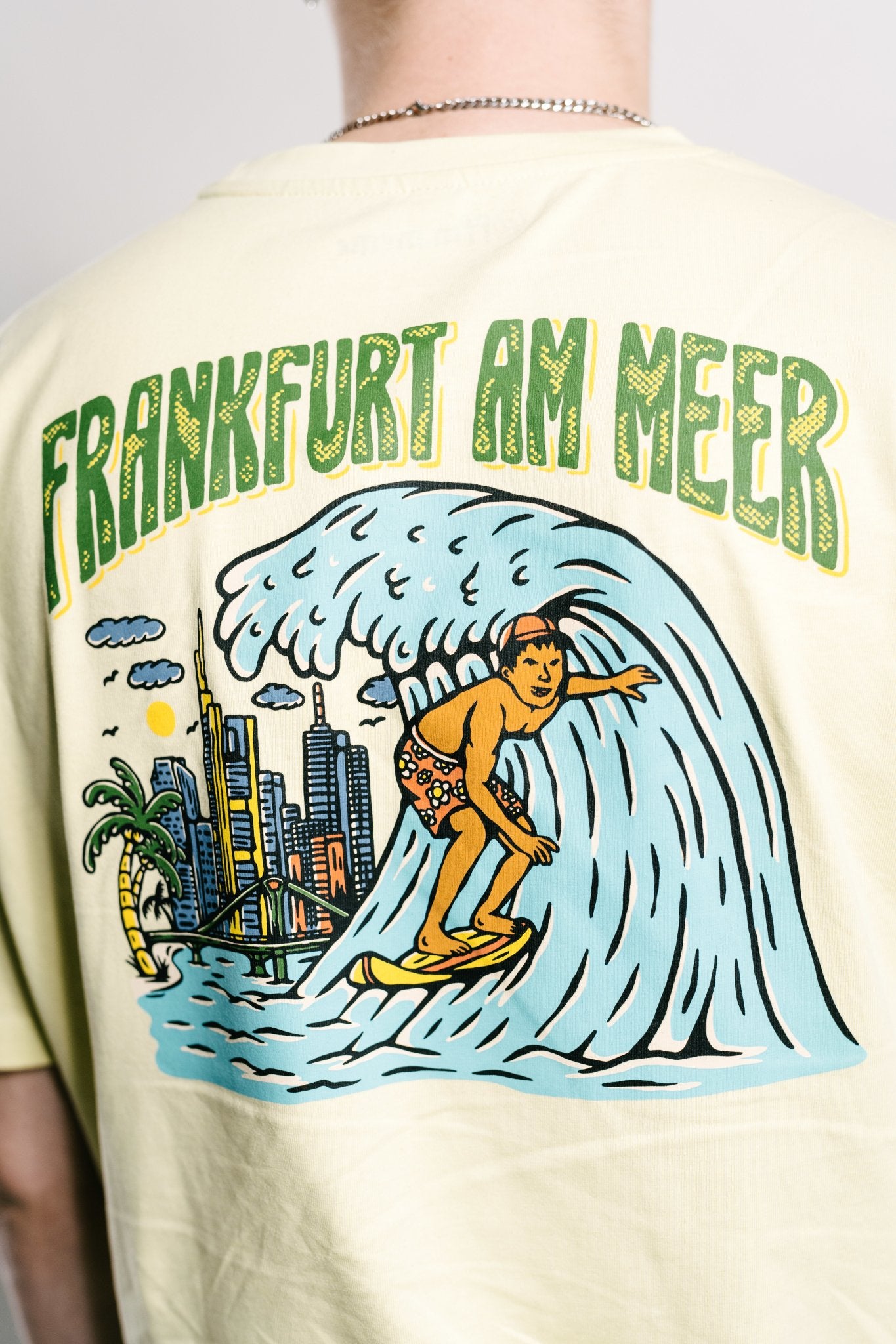 Gelbes T-Shirt mit "Frankfurt am Meer" Print