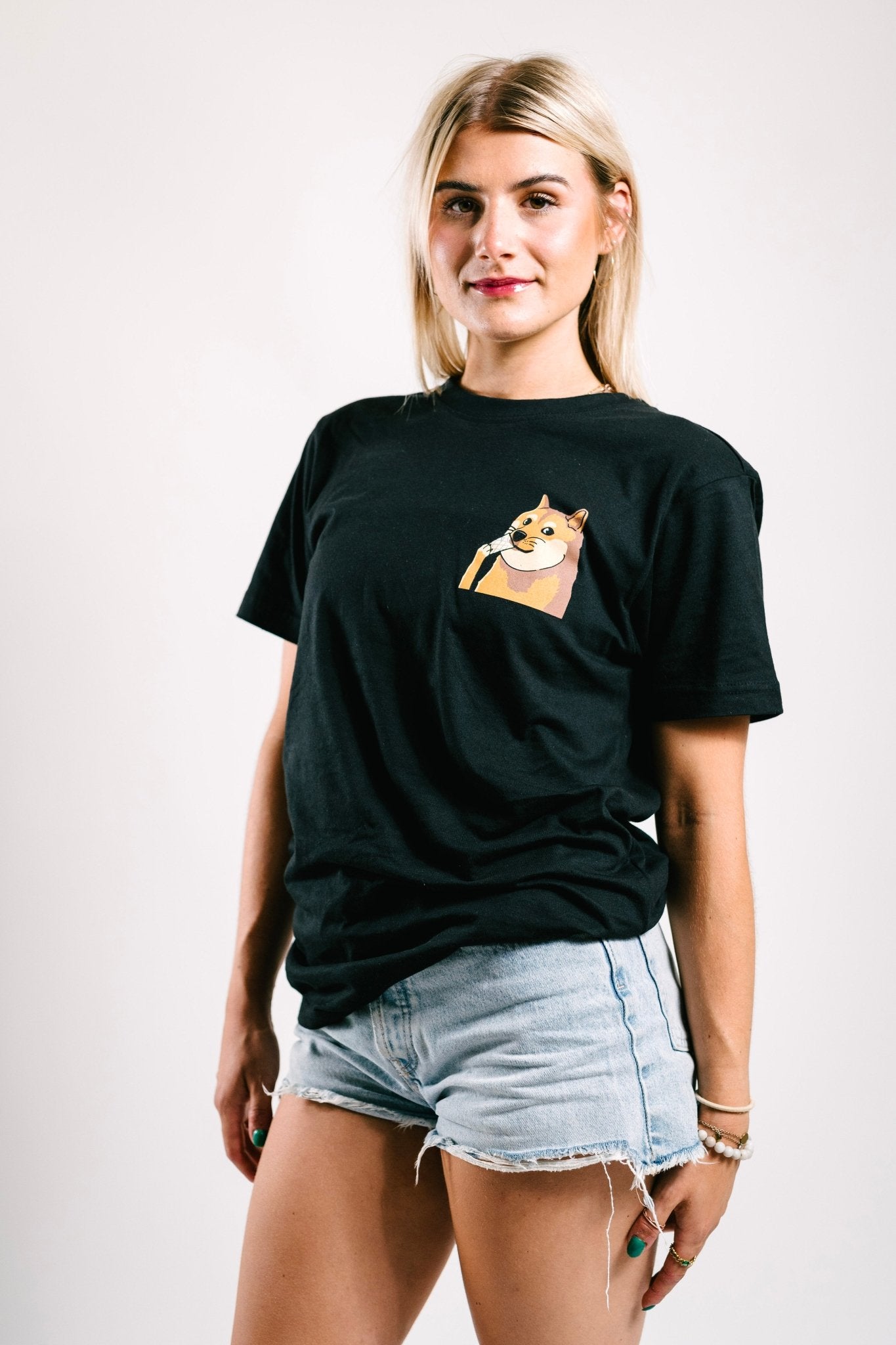 Schwarzes T-Shirt mit Doge Frontprint - Frankfurt am Meme